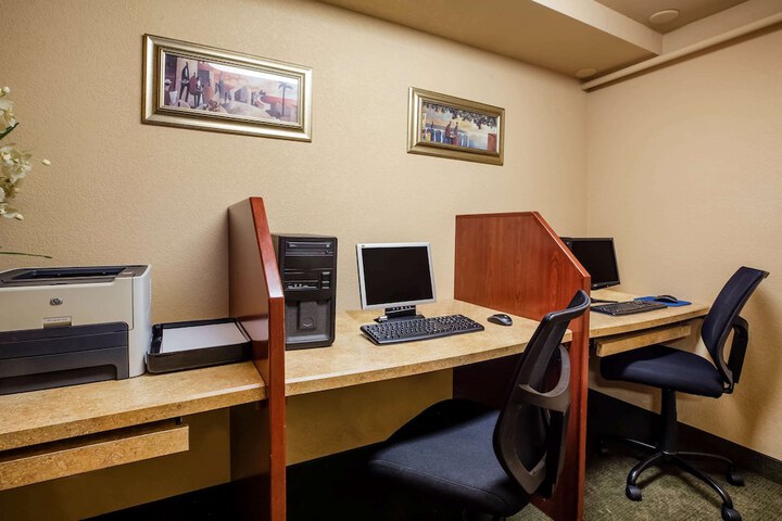Business Center 43 of 44