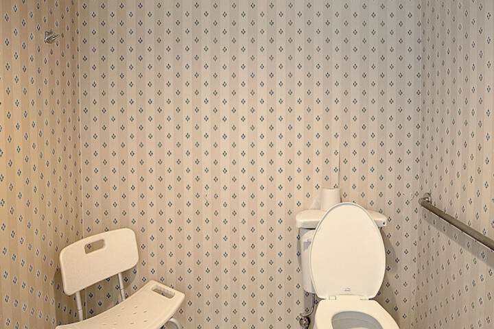 Room 27 of 41