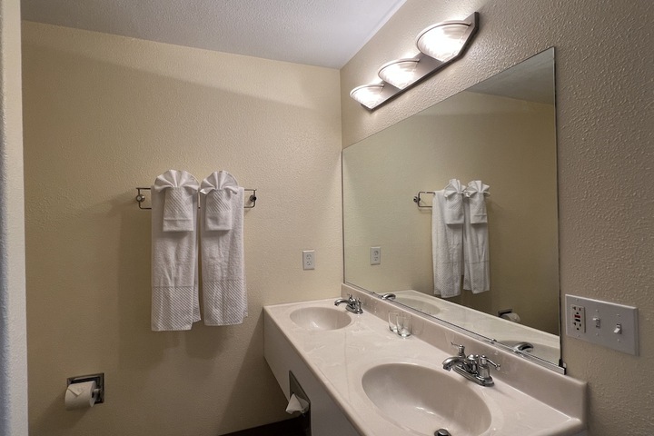 Room 47 of 173