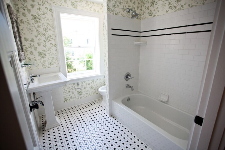 Room 42 of 87