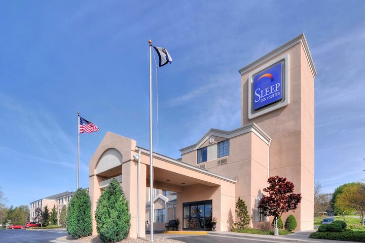Hotel 4 of 50