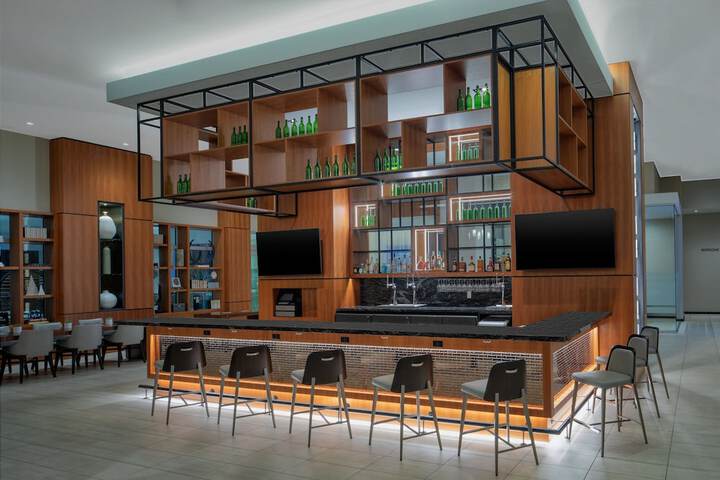 Lounge 46 of 58