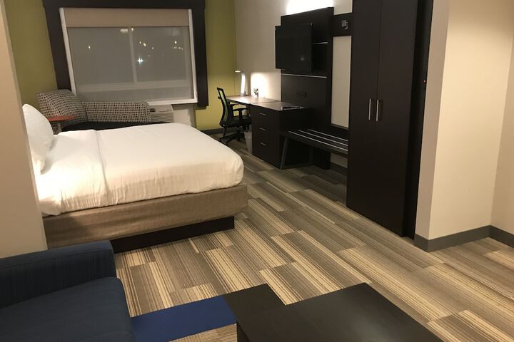Room 18 of 33