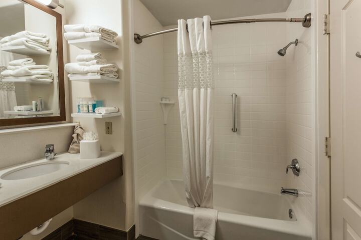 Room 10 of 31