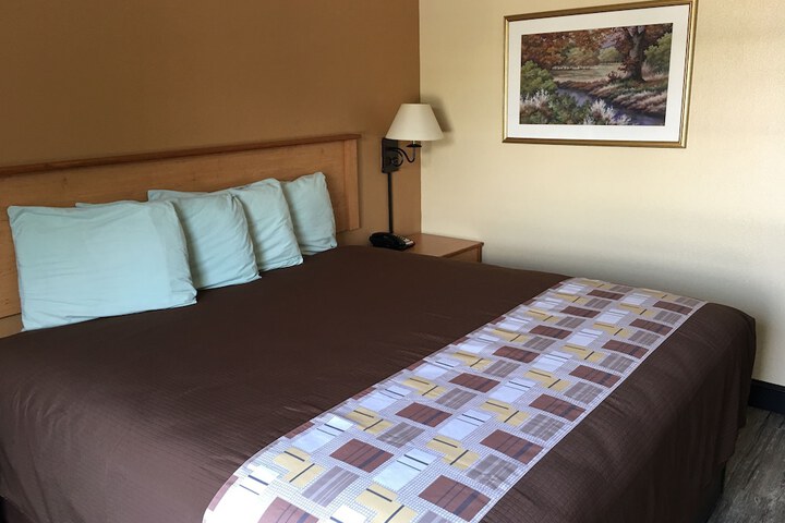Room 32 of 35