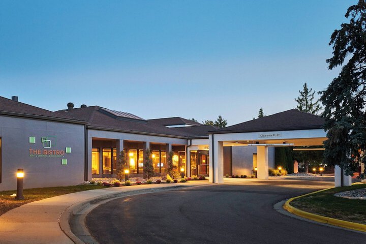 Courtyard by Marriott Detroit Warren