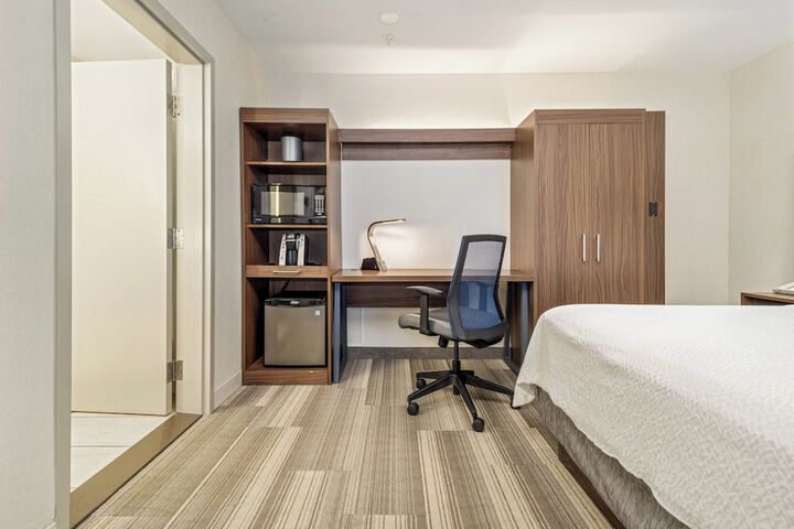Room 143 of 348