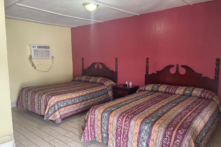 Plaza Motel