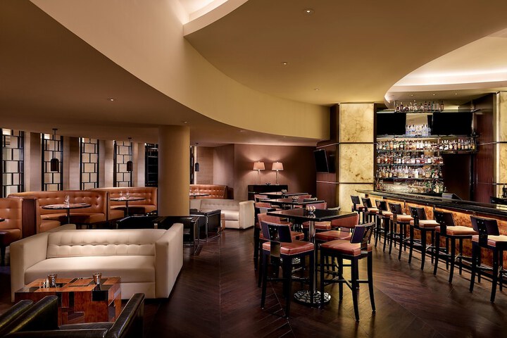 Lounge 136 of 155