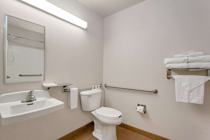 Room 4 of 16
