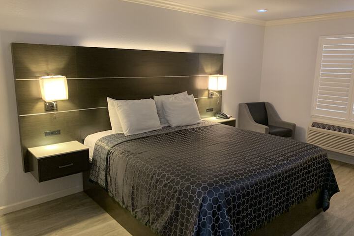 Room 13 of 31