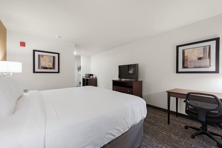 Cobblestone Hotel & Suites - Urbana