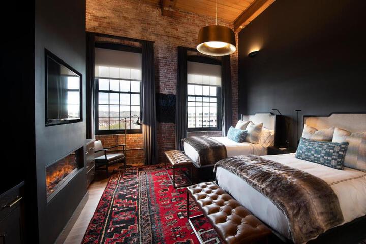 The Lincoln Hotel