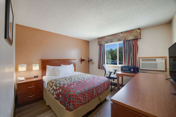 Room 17 of 29