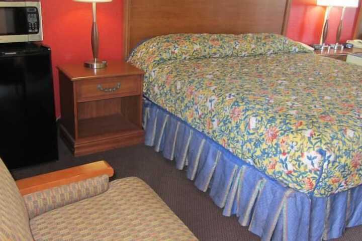 Room 8 of 12