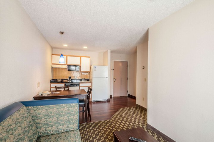 Room 17 of 25