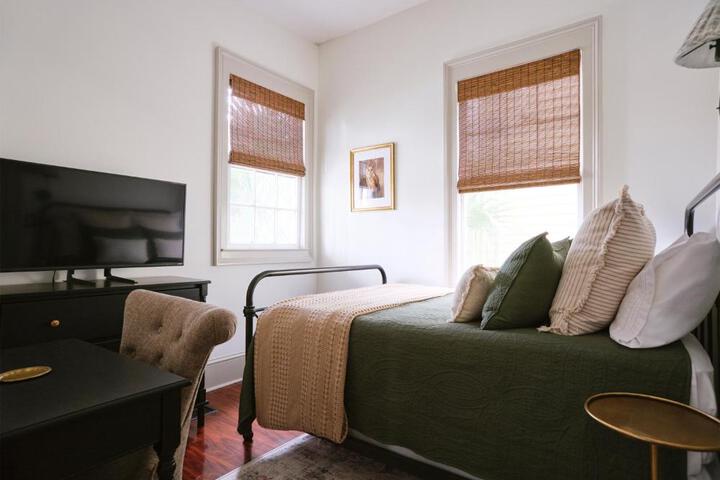 111 Waldburg street Beautifully Renovated Historic 5 bedroom 5 bath