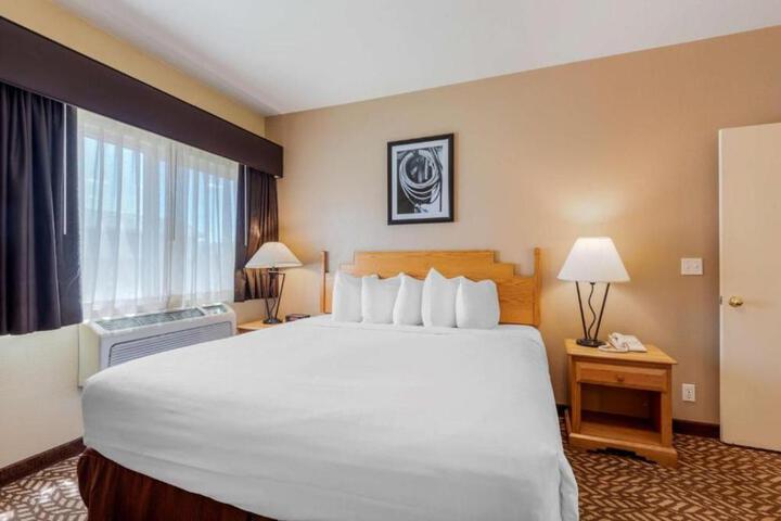 Turquoise Inn and Suites Cortez near Mesa Verde