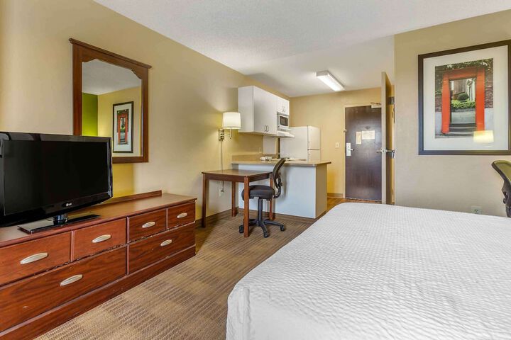 Room 11 of 24
