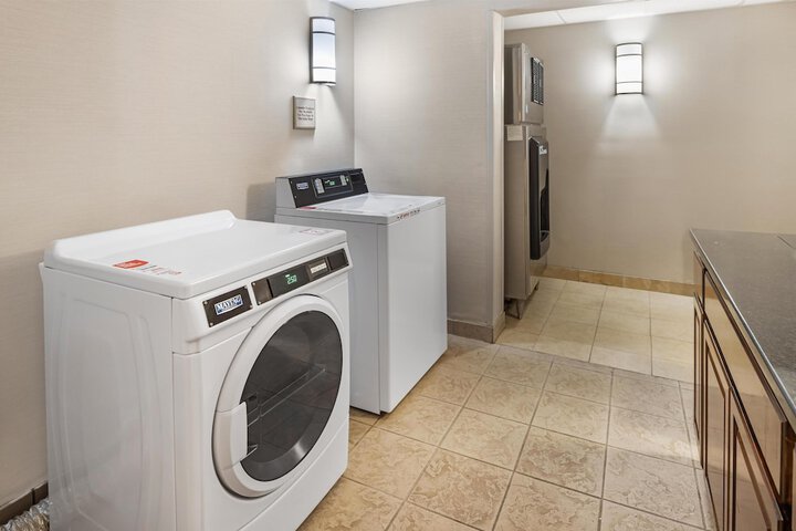 Best Western Plus Miamisburg-Dayton Suites Banquets & Hotel