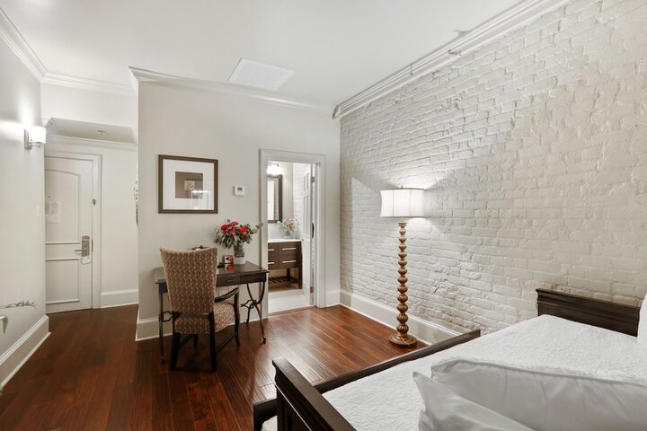Room 22 of 37