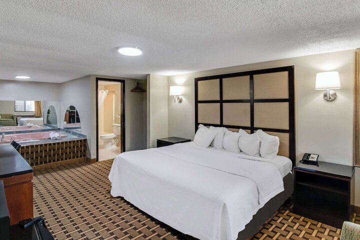 Room 30 of 34