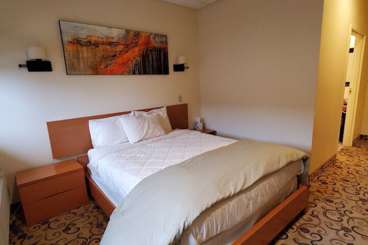 Lowell Inn