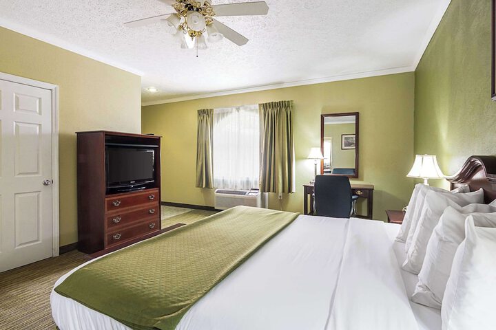 Room 28 of 35