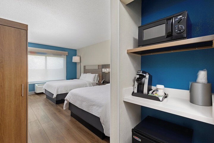 Room 41 of 60