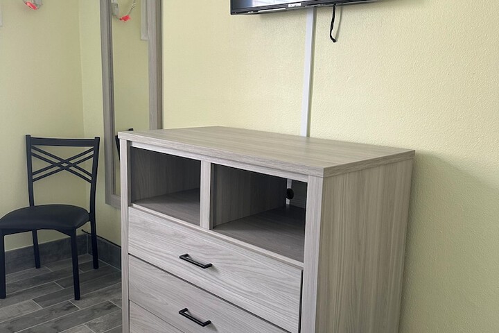 Room 13 of 61