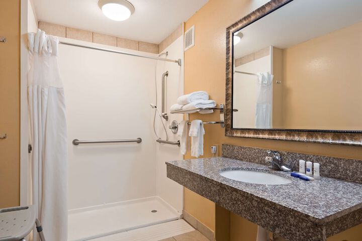 Room 9 of 28