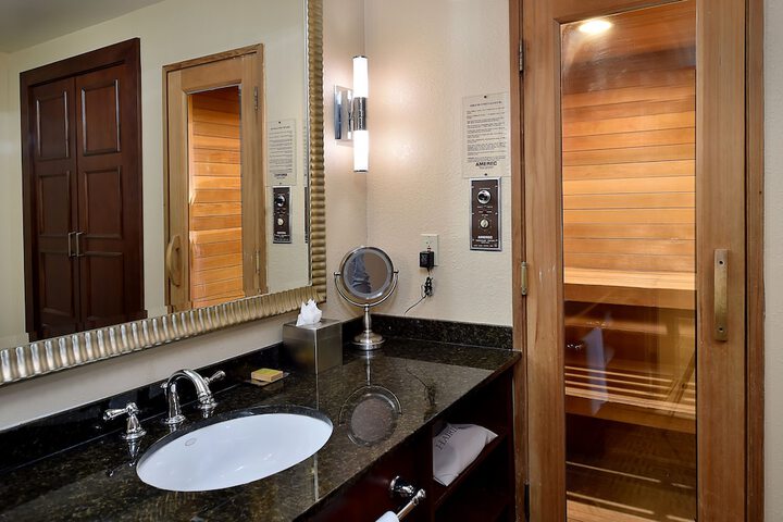 DoubleTree by Hilton Hotel St. Louis - Chesterfield