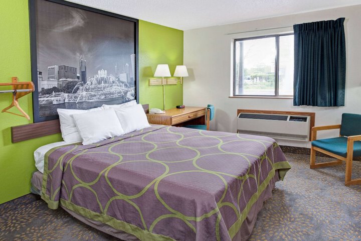 Super 8 by Wyndham Mokena / Frankfort /I-80