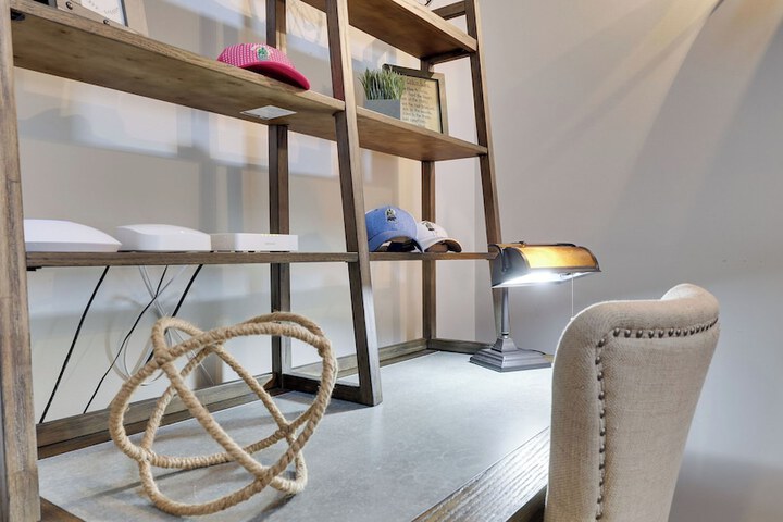 The Nest at Pinecrest by Avantstay Spacious Deck Game Room, Fire Pit