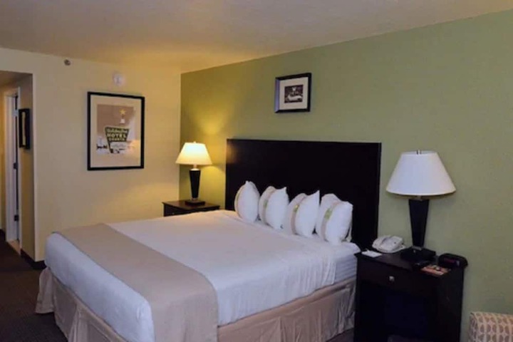 Room 16 of 40