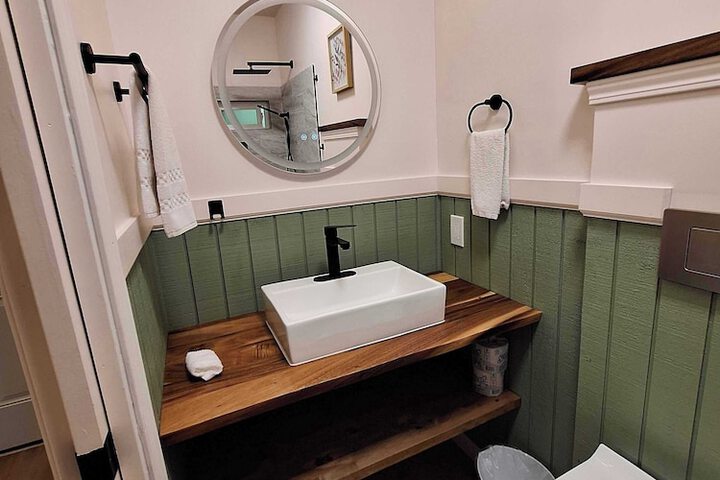 Wild Ginger Hotel