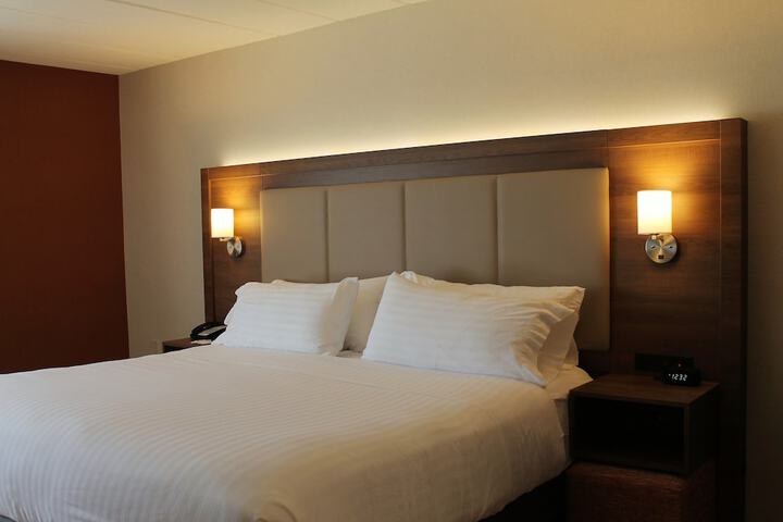 Room 27 of 71