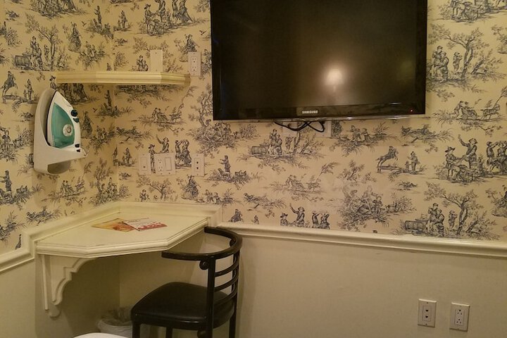 Room 52 of 84