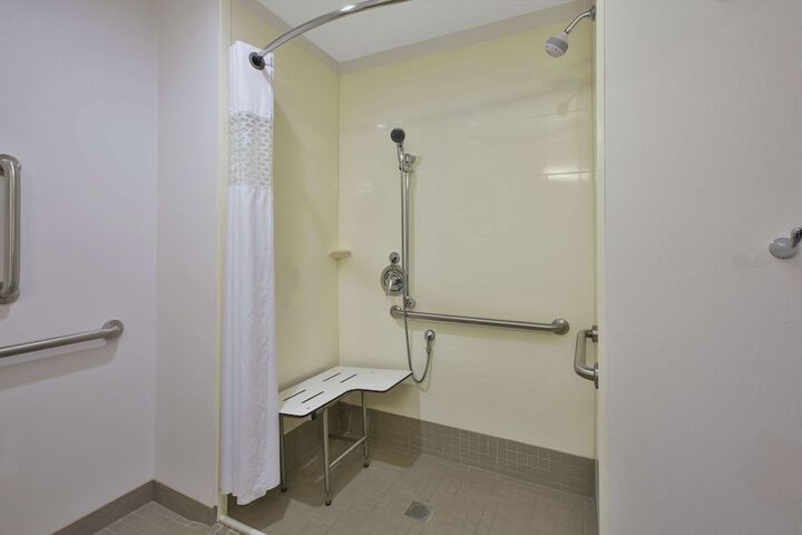 Room 11 of 32