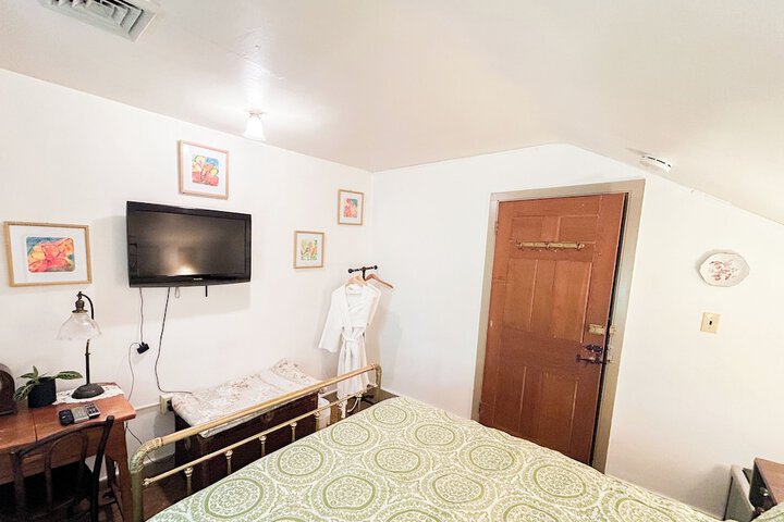 Room 43 of 79