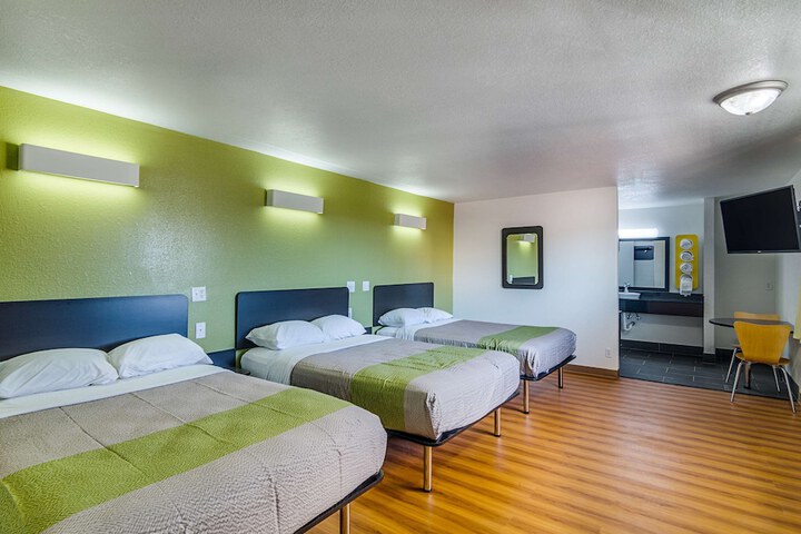 Room 17 of 31