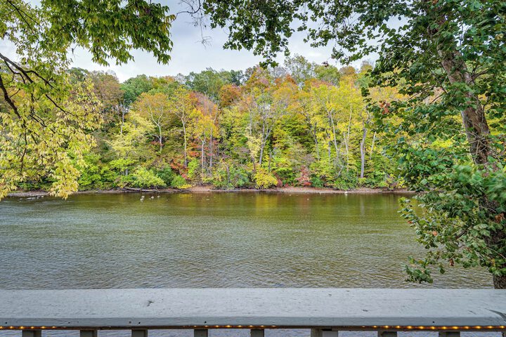 Riverfront Brookston Retreat w / Deck & River Tubes
