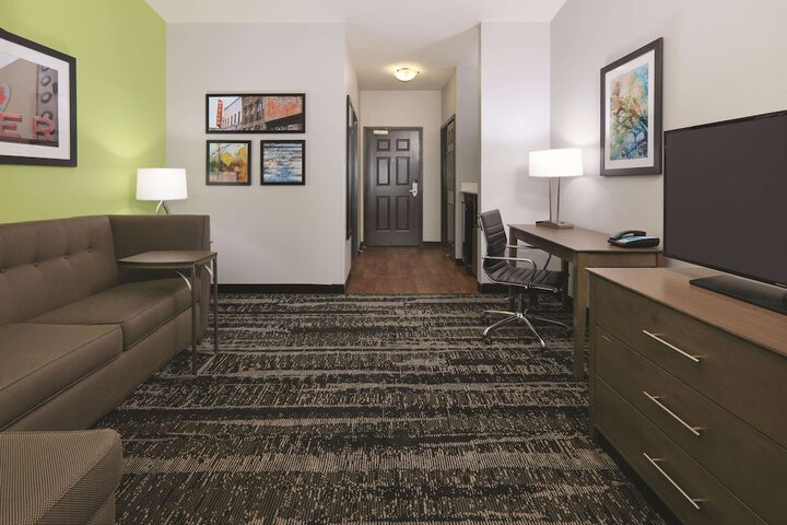 Room 27 of 41