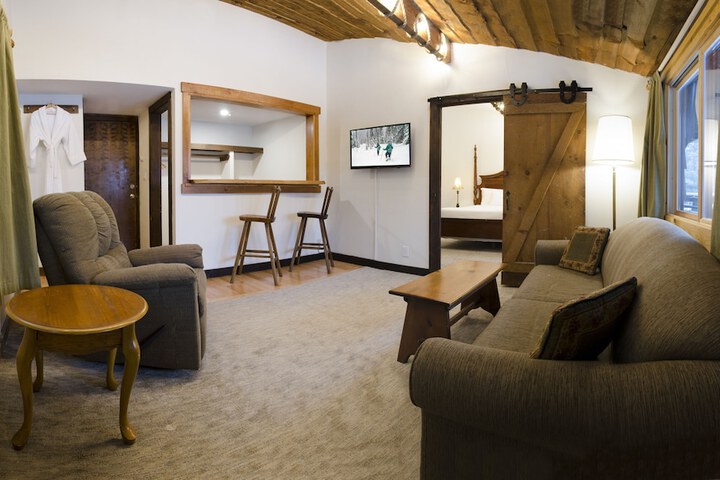 Summit Lodge