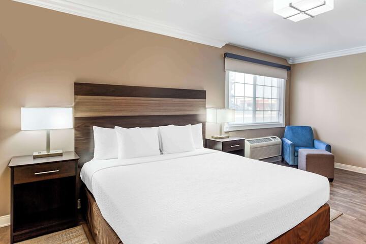 Room 35 of 47