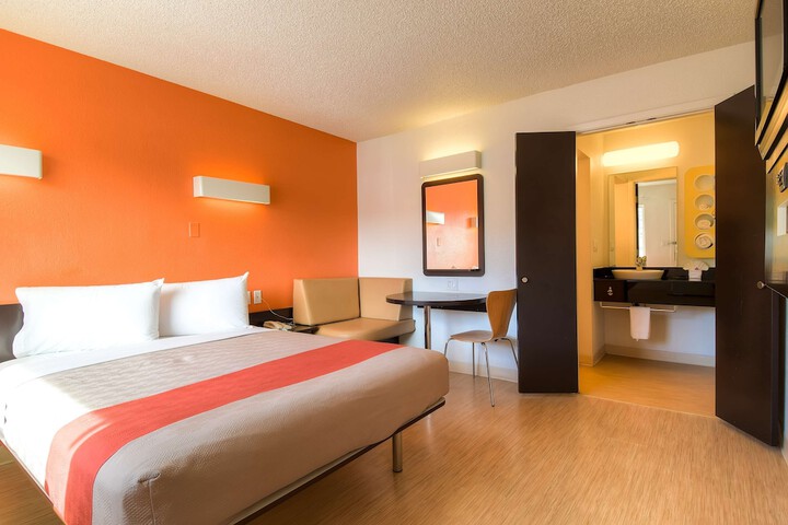 Room 16 of 39