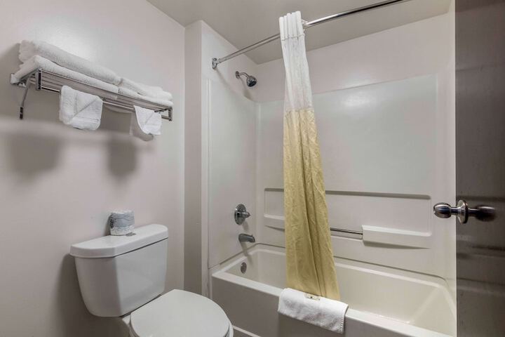 Room 25 of 43