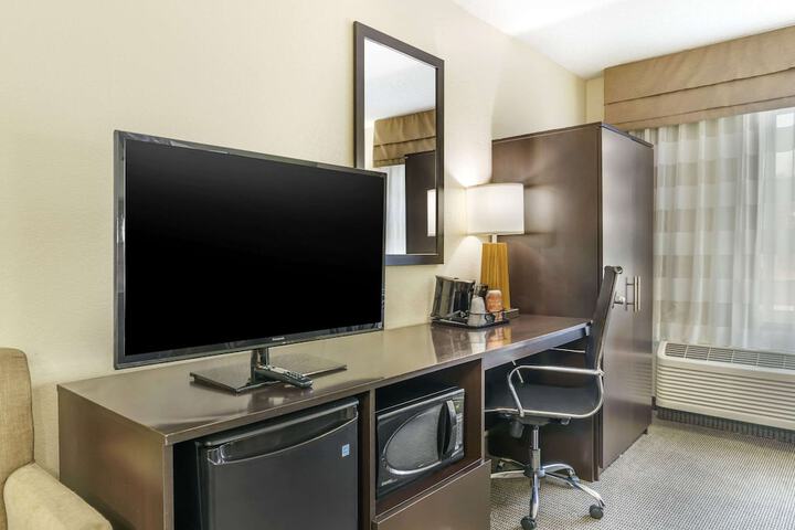 Room 14 of 30