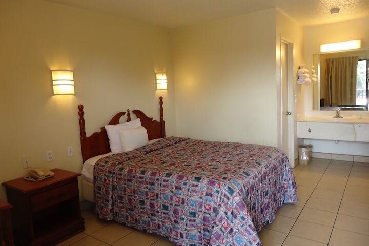 Room 10 of 29
