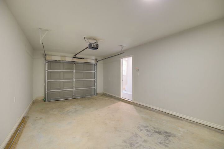 South Houston Townhome w / Patio & Gas Grill!